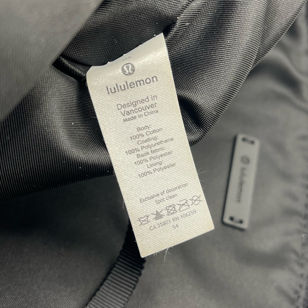 Lululemon All Night Festival Bag Vol 5 L in Angel Wing - Picture 10 of 13